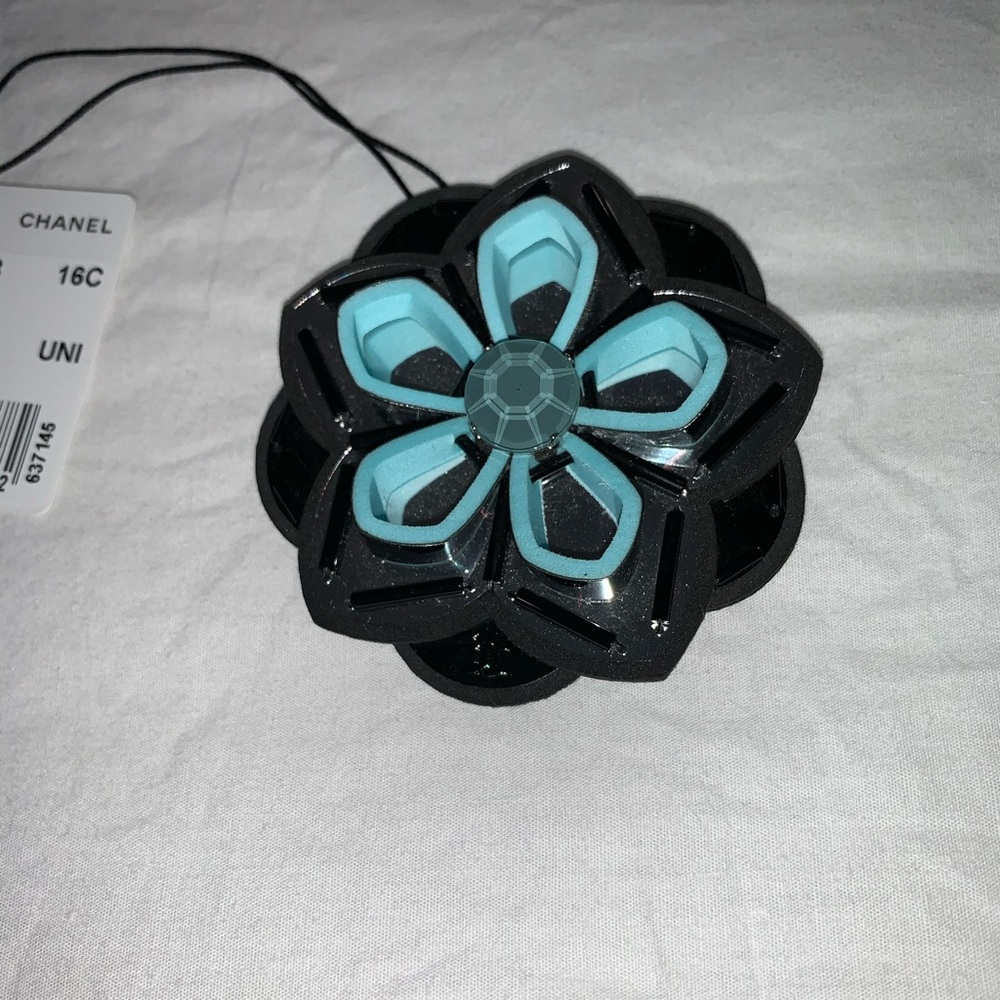 Chanel broach - Picture 8 of 9